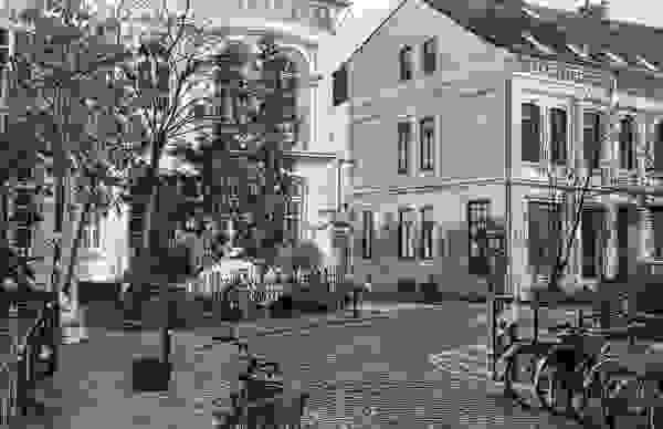 Im Viertel 1 Leica IIIf Analog. In den Runken