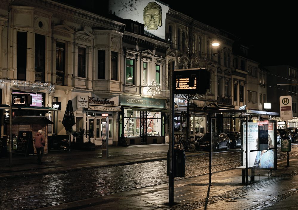 Haltestelle Sielwall, abends (Pandemie, Lockdown)