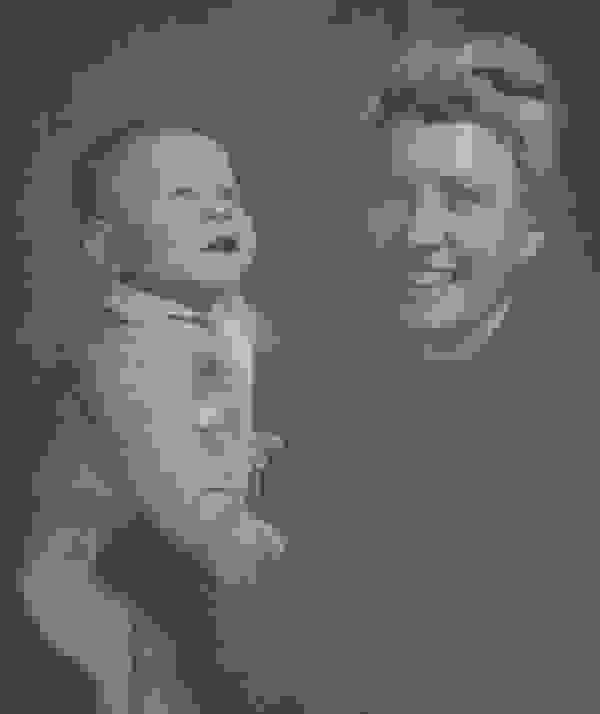 Hanna Ahrens mit ihrem Sohn Michael 1943